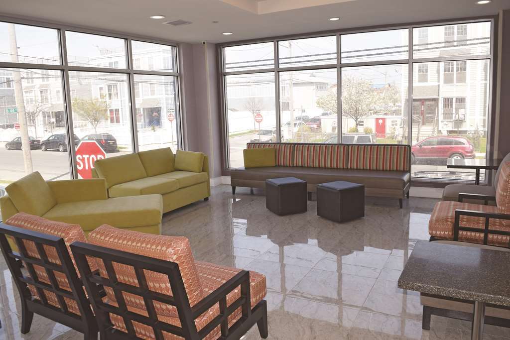 La Quinta Inn & Suites Far Rockaway - Beach Hotel New York Interior photo