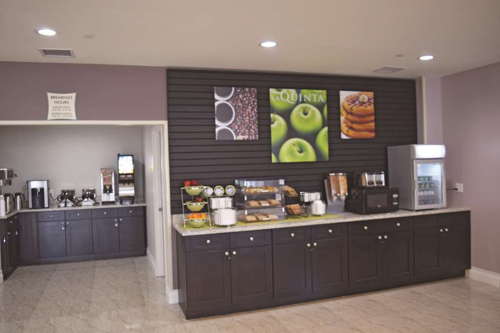 La Quinta Inn & Suites Far Rockaway - Beach Hotel New York Facilities photo