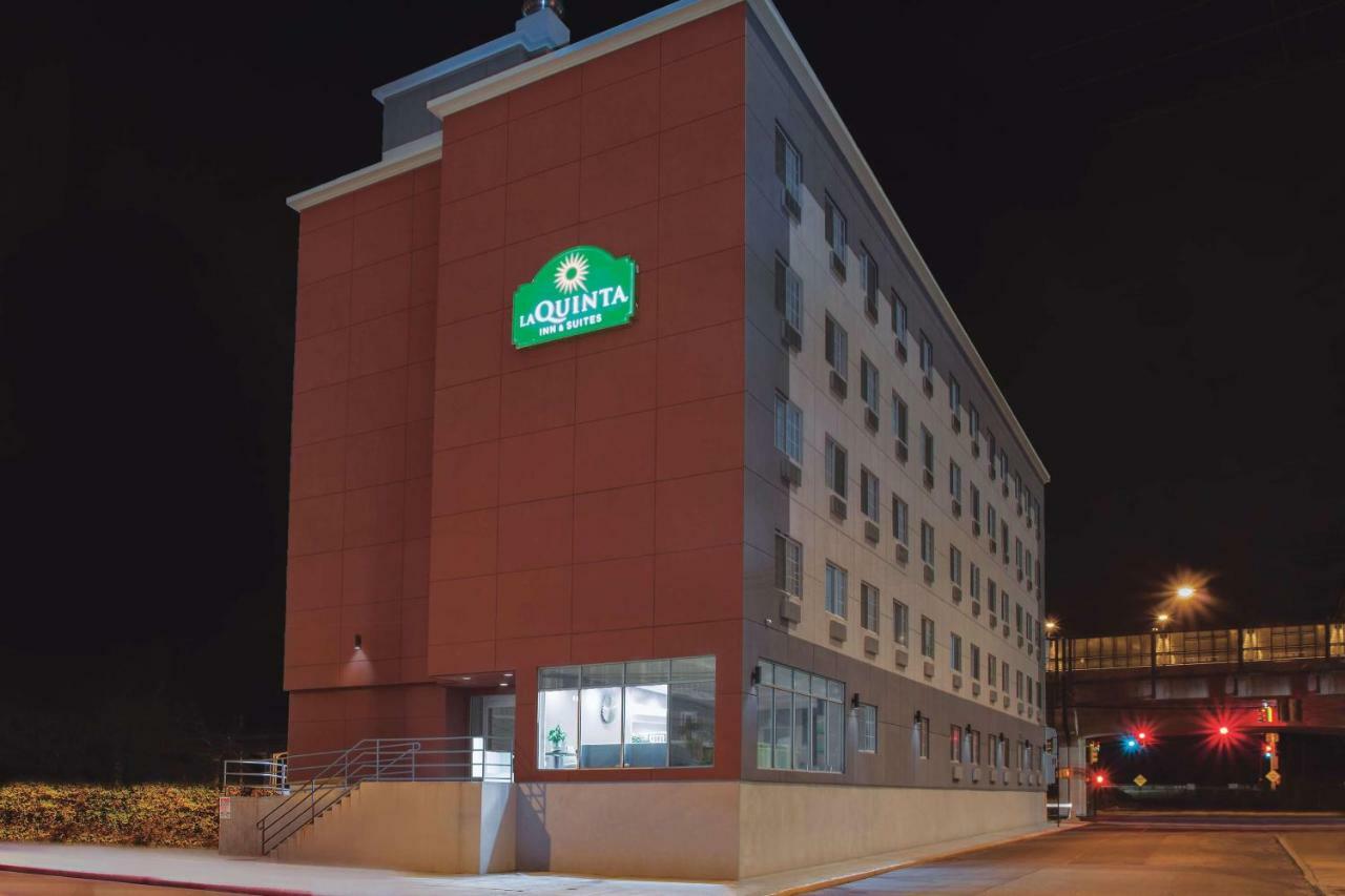 La Quinta Inn & Suites Far Rockaway - Beach Hotel New York Exterior photo
