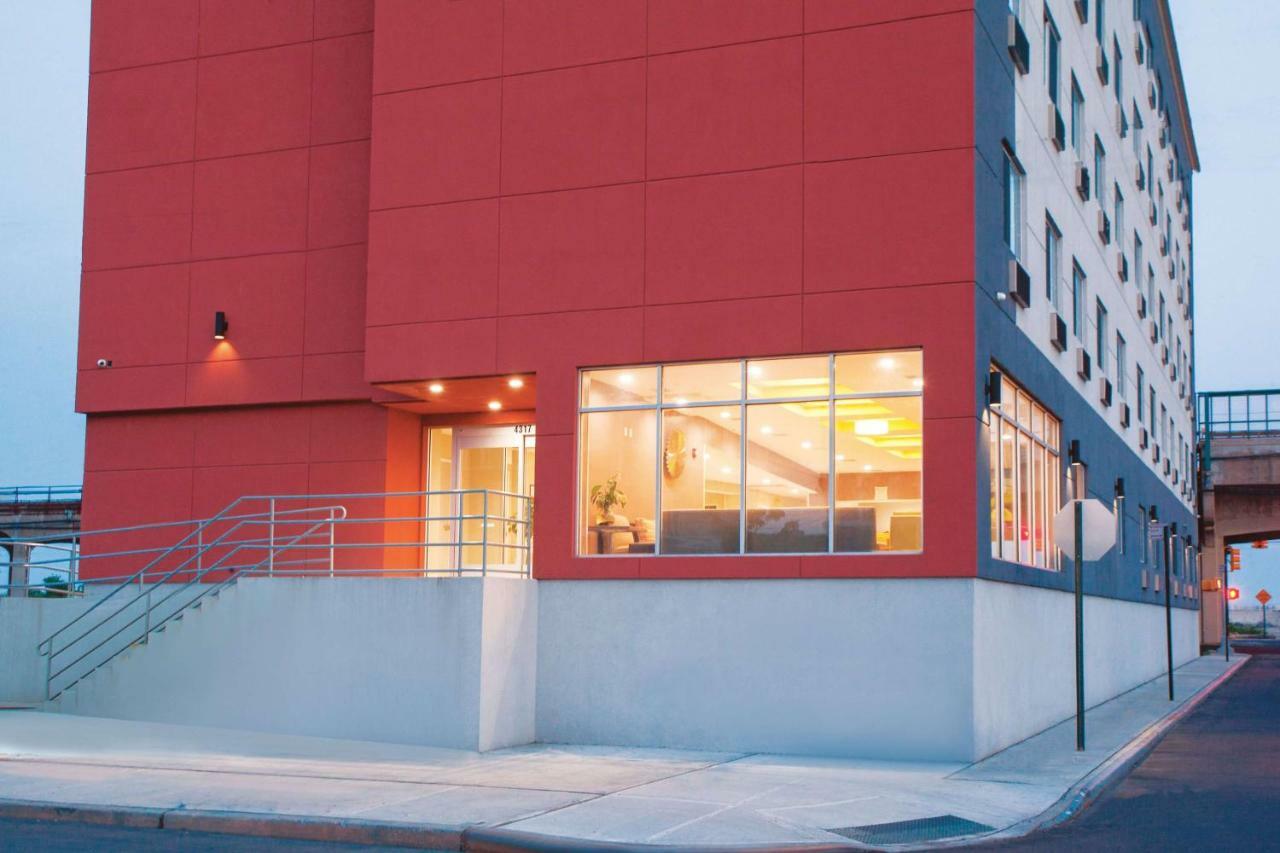 La Quinta Inn & Suites Far Rockaway - Beach Hotel New York Exterior photo